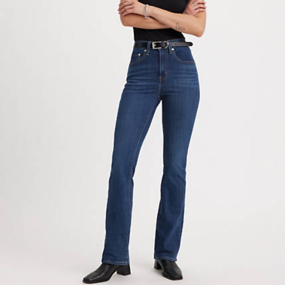 Levi’s 725 High Rise Bootcut Jeans